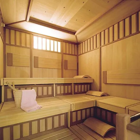 Appartement Flat With Sep Entrance *