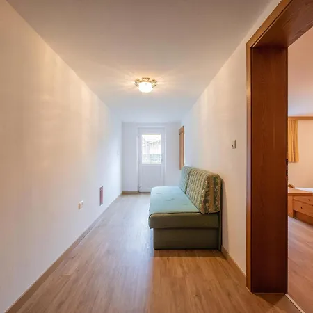 Appartement Flat With Sep Entrance *