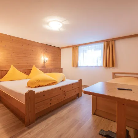 Appartement Flat With Sep Entrance *